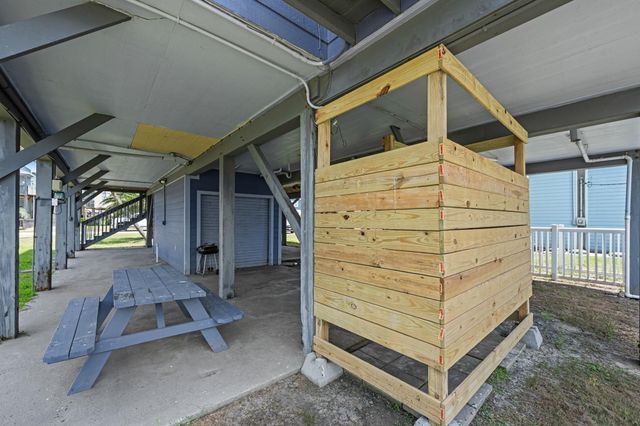 12927 Buccaneer Parkway, Freeport, TX 77541