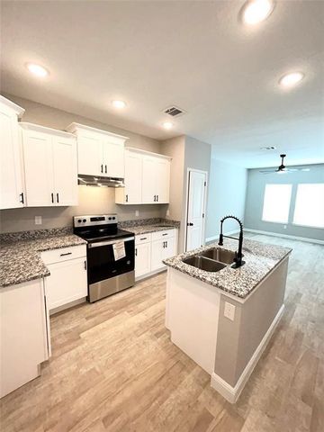 8006 Bowen Street B, Houston, TX 77051