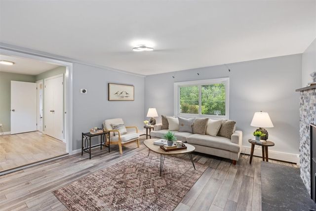 25 Charles St, Dracut, MA 01826