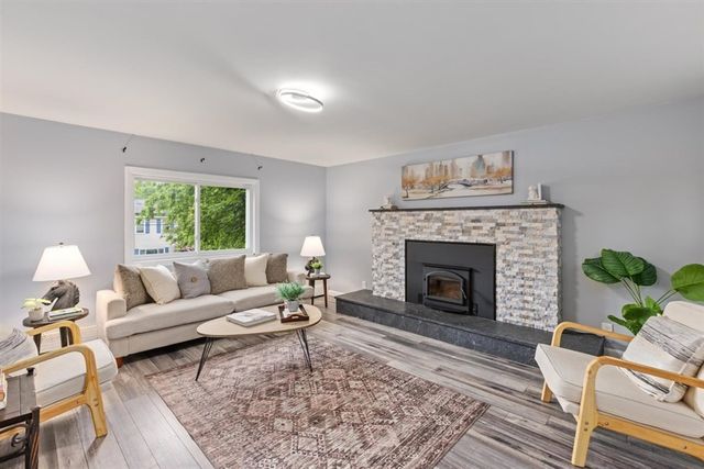 25 Charles St, Dracut, MA 01826