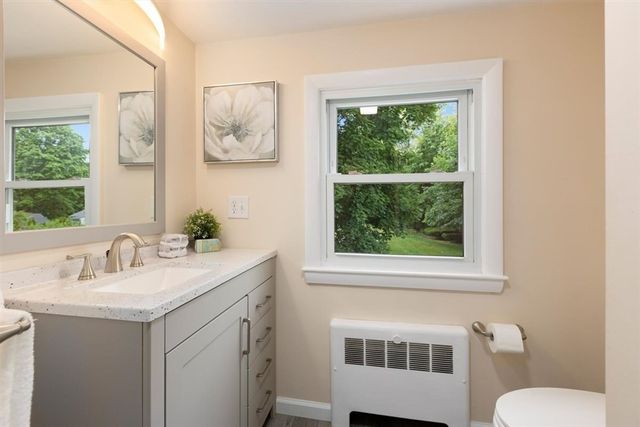 25 Charles St, Dracut, MA 01826