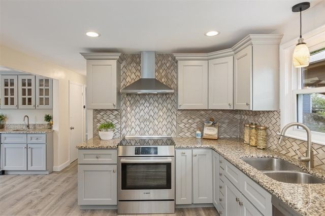 25 Charles St, Dracut, MA 01826