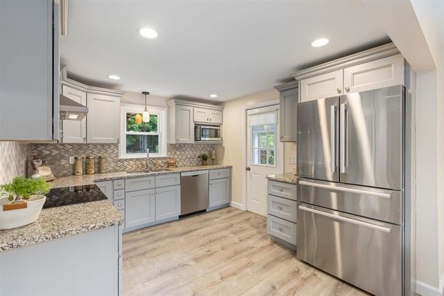25 Charles St, Dracut, MA 01826