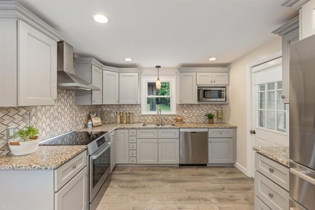 25 Charles St, Dracut, MA 01826