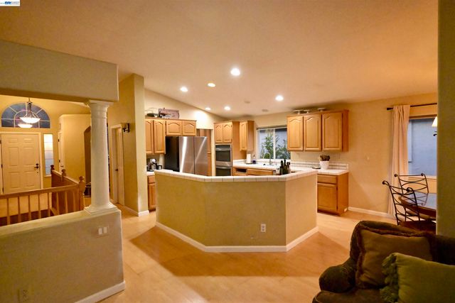 8051 Canyon Creek Cir, Pleasanton, CA 94588