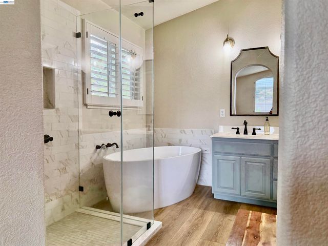 8051 Canyon Creek Cir, Pleasanton, CA 94588