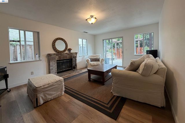8051 Canyon Creek Cir, Pleasanton, CA 94588