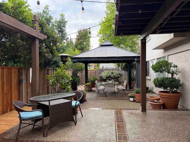 8051 Canyon Creek Cir, Pleasanton, CA 94588