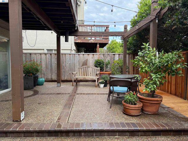 8051 Canyon Creek Cir, Pleasanton, CA 94588