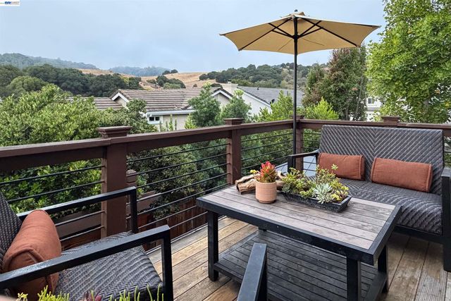 8051 Canyon Creek Cir, Pleasanton, CA 94588