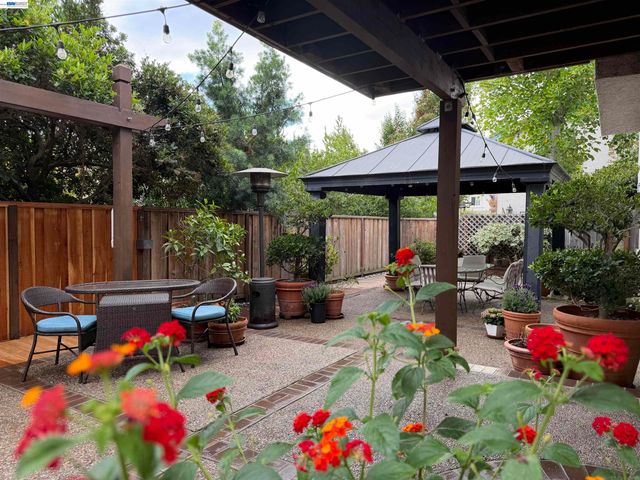 8051 Canyon Creek Cir, Pleasanton, CA 94588