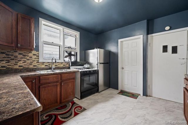 12660 Gallagher Street, Detroit, MI 48212