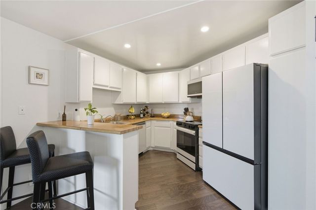 4260 Via Arbolada 205, Los Angeles, CA 90042