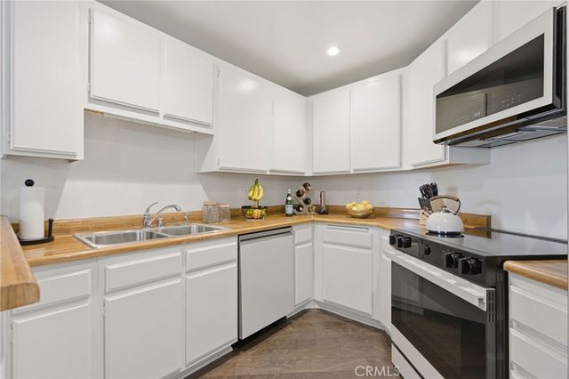 4260 Via Arbolada 205, Los Angeles, CA 90042