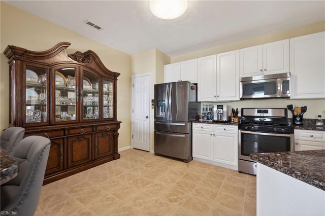 9476 Bay Front DR, Norfolk, VA 23518