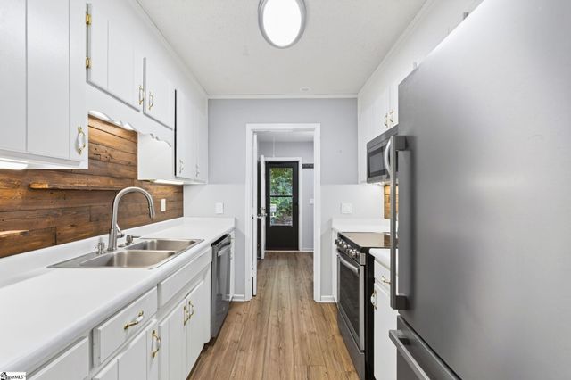 36 Oakwood Drive, Greenville, SC 29609
