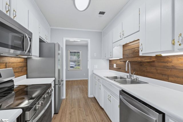 36 Oakwood Drive, Greenville, SC 29609