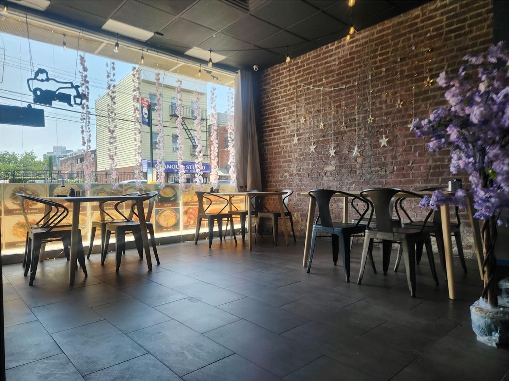 45-13 Broadway, Astoria, NY 11103