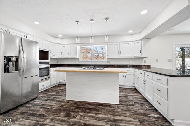 3616 Eagle Valley Court, Greenwood, IN 46143