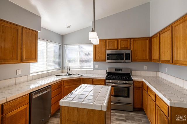 8613 Beaver Drive, Bakersfield, CA 93312