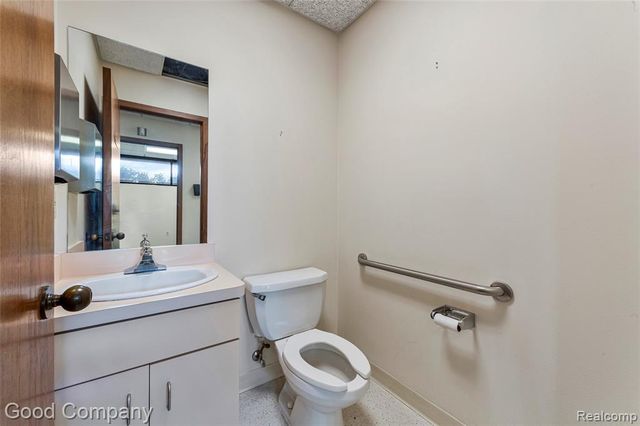 18200 E 10 Mile Road, Eastpointe, MI 48021
