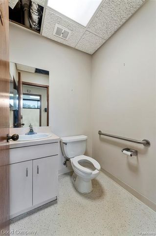 18200 E 10 Mile Road, Eastpointe, MI 48021