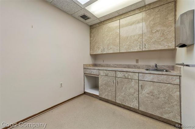 18200 E 10 Mile Road, Eastpointe, MI 48021