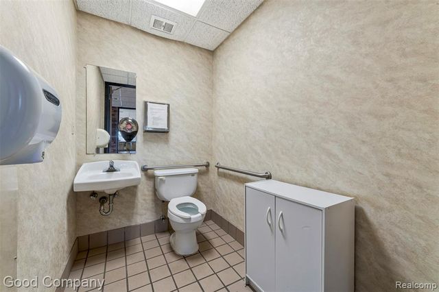 18200 E 10 Mile Road, Eastpointe, MI 48021