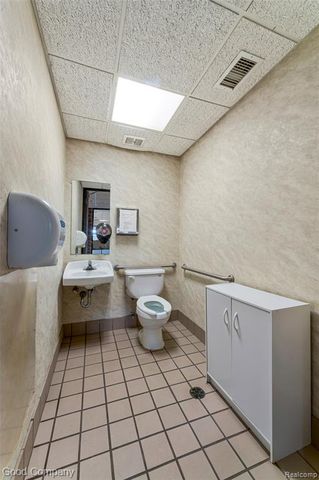 18200 E 10 Mile Road, Eastpointe, MI 48021