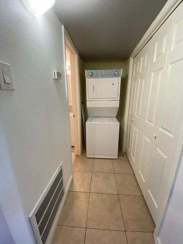 4701 Bell Street 10, Houston, TX 77023