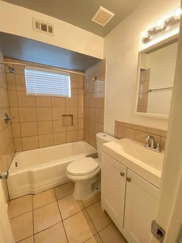 4701 Bell Street 10, Houston, TX 77023