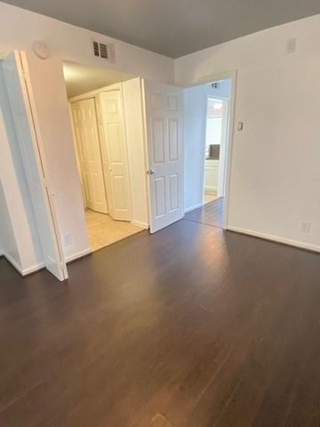4701 Bell Street 10, Houston, TX 77023