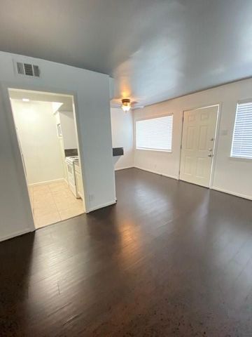 4701 Bell Street 10, Houston, TX 77023