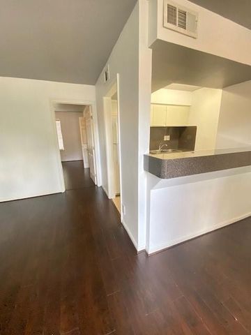 4701 Bell Street 10, Houston, TX 77023