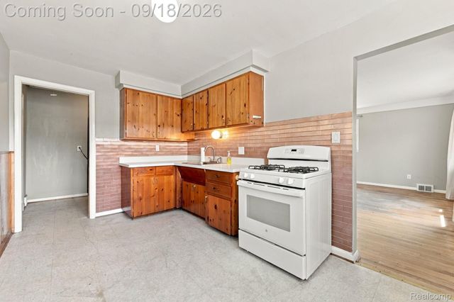 22434 Hillock Avenue, Warren, MI 48089