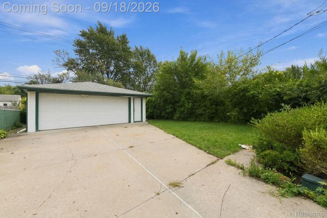 22434 Hillock Avenue, Warren, MI 48089