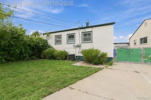 22434 Hillock Avenue, Warren, MI 48089