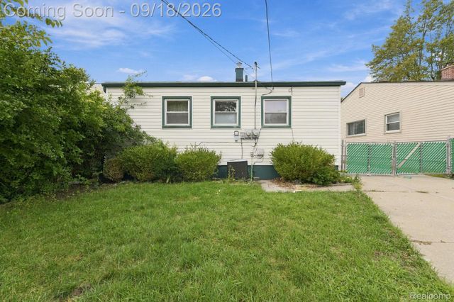 22434 Hillock Avenue, Warren, MI 48089