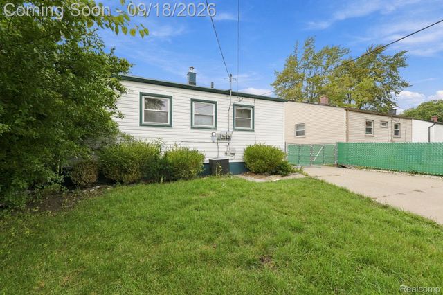 22434 Hillock Avenue, Warren, MI 48089