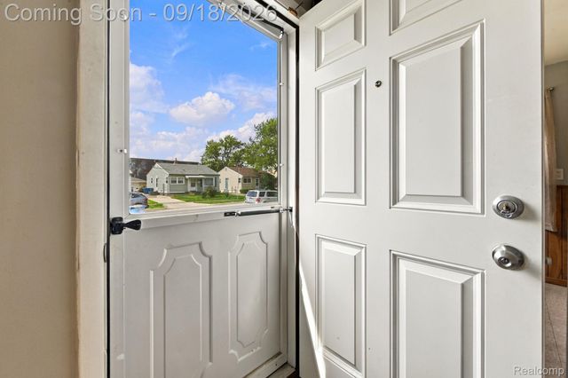 22434 Hillock Avenue, Warren, MI 48089