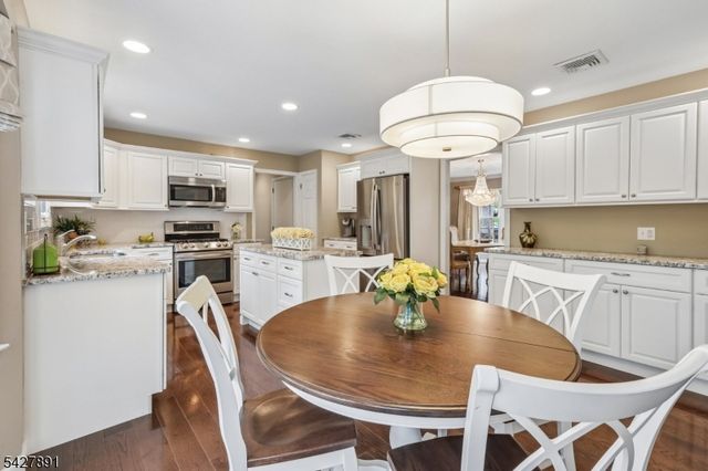 5 Revere Ct, Randolph Twp., NJ 07869