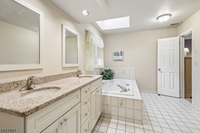 5 Revere Ct, Randolph Twp., NJ 07869