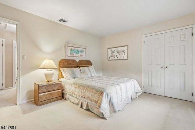 5 Revere Ct, Randolph Twp., NJ 07869