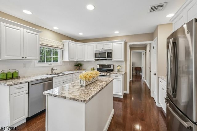 5 Revere Ct, Randolph Twp., NJ 07869