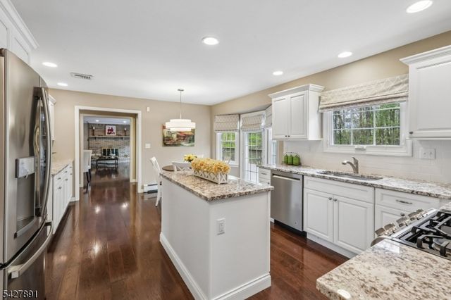 5 Revere Ct, Randolph Twp., NJ 07869