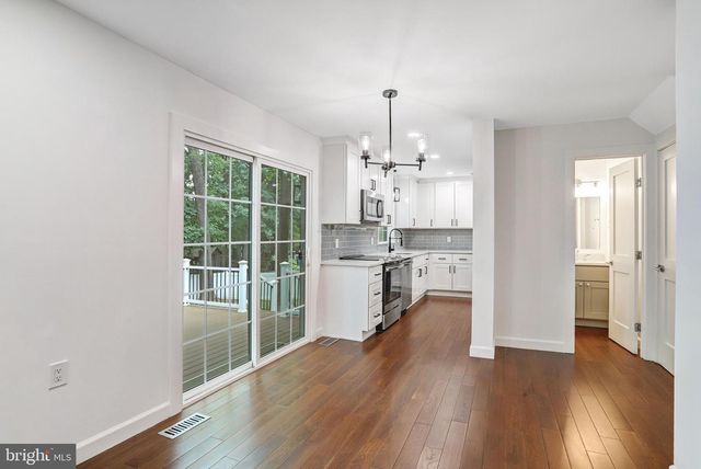 1413 BAYSHIRE LN, Herndon, VA 20170