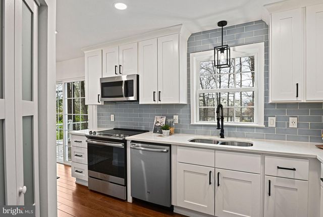 1413 BAYSHIRE LN, Herndon, VA 20170