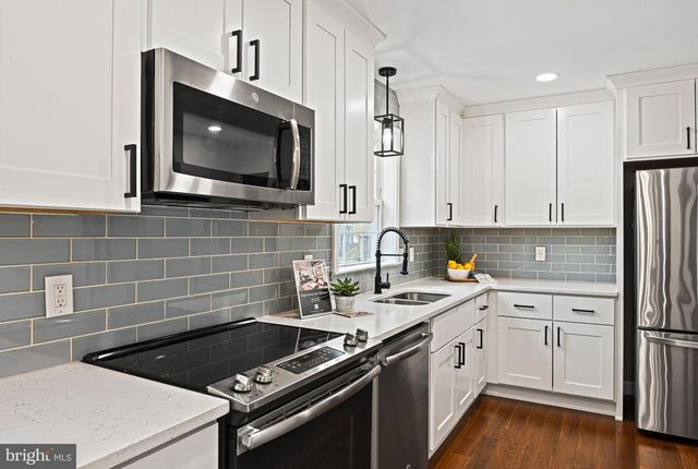 1413 BAYSHIRE LN, Herndon, VA 20170