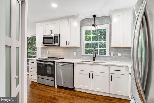 1413 BAYSHIRE LN, Herndon, VA 20170