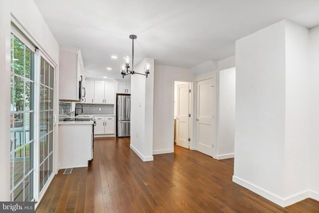 1413 BAYSHIRE LN, Herndon, VA 20170